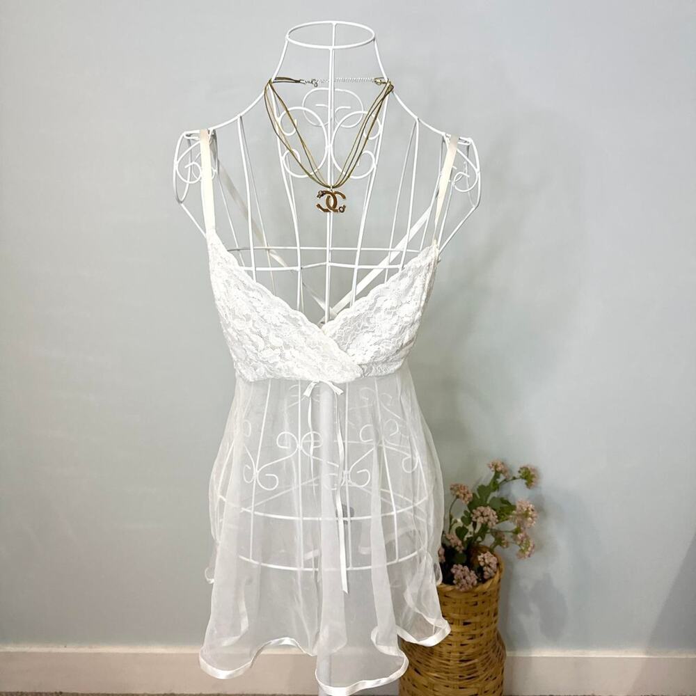 Gorgeous vintage 60s white sheer lace vintage y2k ruffle babydoll slip top
